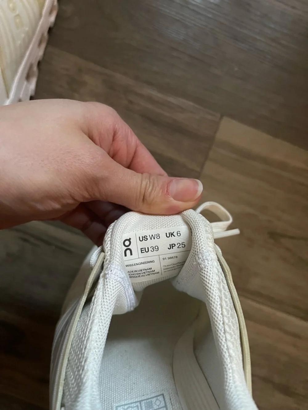 On Running Cream Women's Lightweight Running Sneakers - Picture 3 of 4